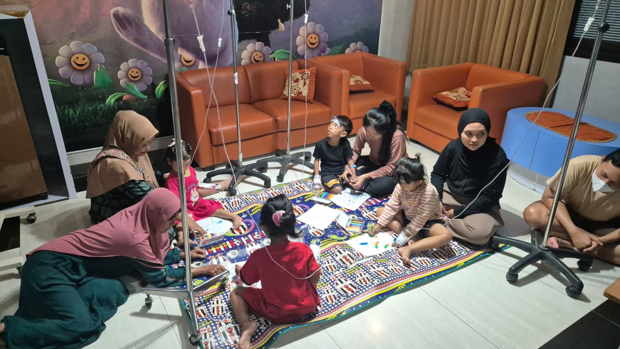 PERINGATAN HARI ANAK NASIONAL RS 'AISYIYAH BOJONEGORO HADIRKAN KECERIAAN BAGI PASIEN ANAK MELALUI LOMBA MEWARNAI DAN BERBAGI KASIH